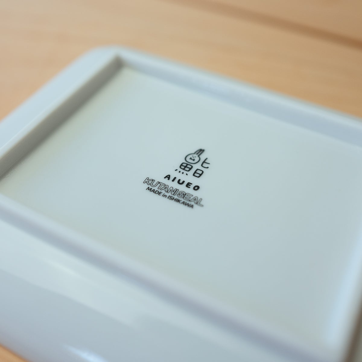 長角皿 すしぶーちゃん KUTANI SEAL | AIUEO